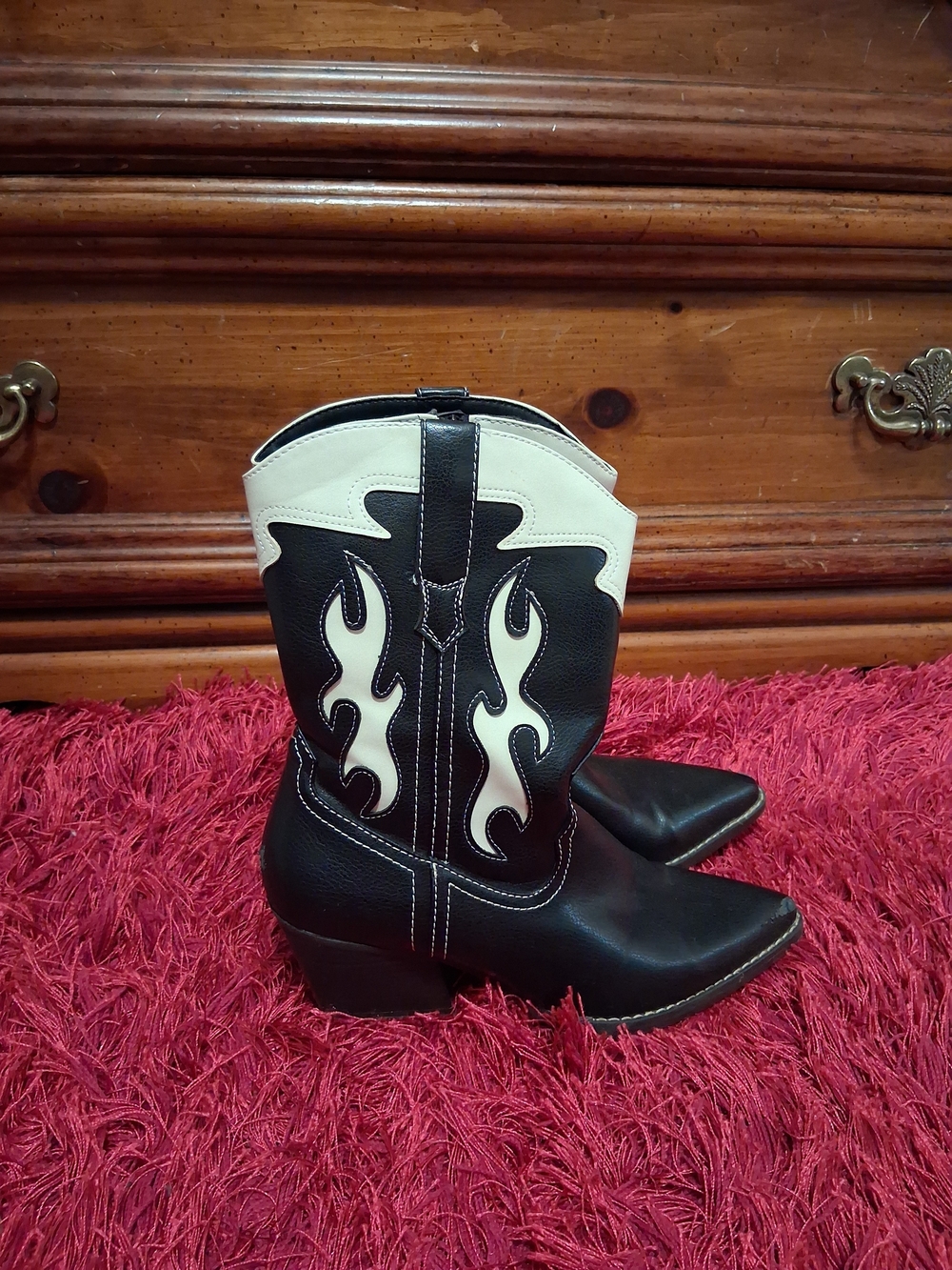 Classic Black and White Western Cowgirl Boots - Stylish Women's Ankle Heel